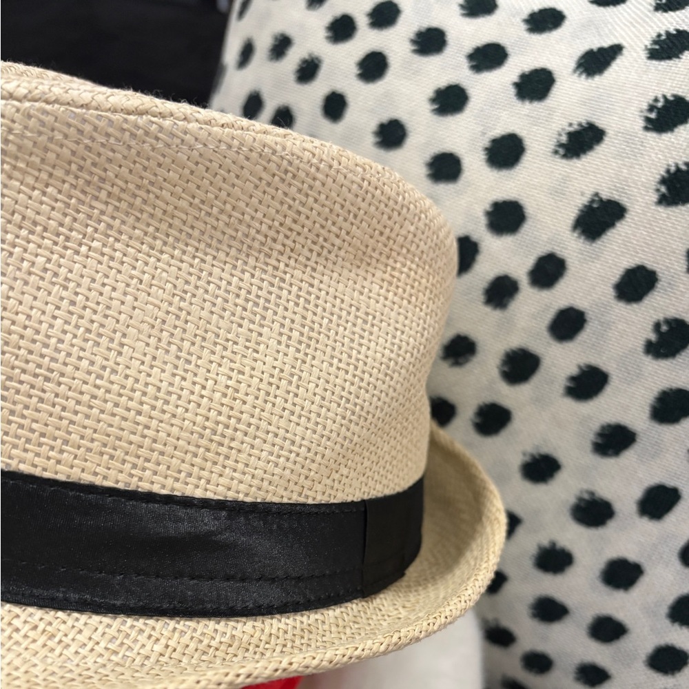 Beige hat - Picture 3 of 3